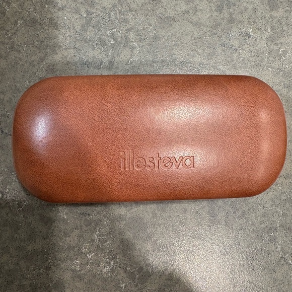Illesteva sunglasses preowned in great condition with case - Picture 1 of 9
